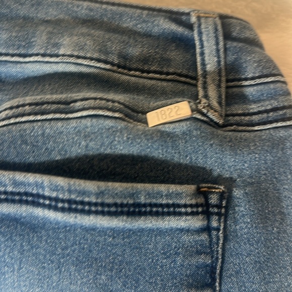 1822 size 4 Jeans - Picture 3 of 6
